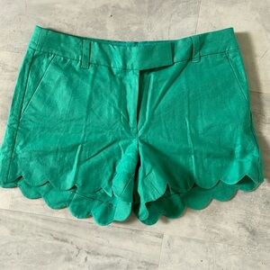 J. Crew  Scallop hemmed short shorts  Kelly Green   Front zipper  4 Pocket  Sz.4
